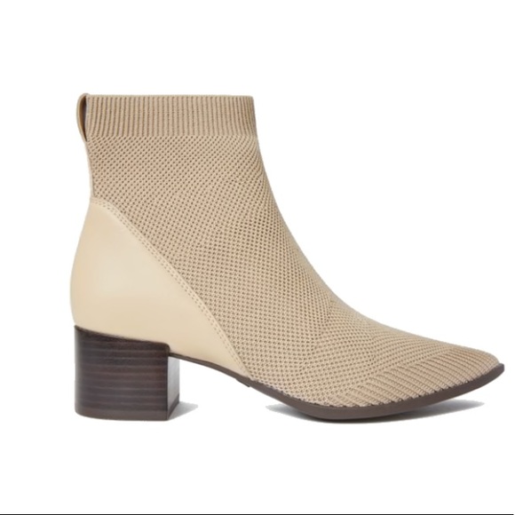 Everlane Shoes - NWOT Everlane point glove boots 8.5